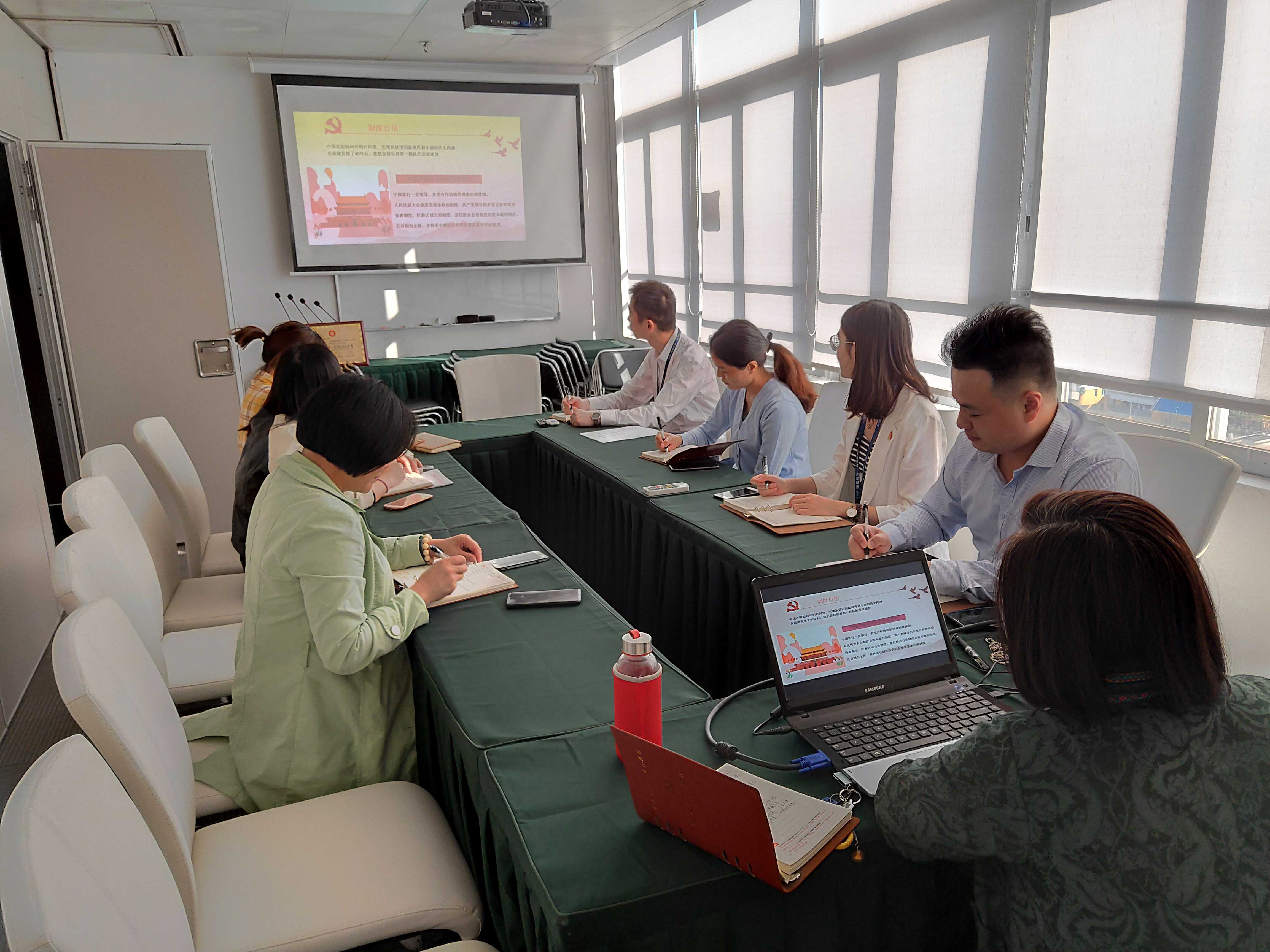 “坚定四个自负，共圆中国梦”主题教育活动