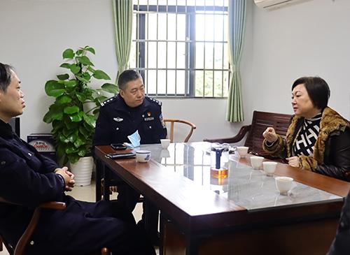 加强党建共建，亲昵警企关系